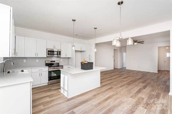 211 Surrey Oak Lane, available home by Red Cedar Homes (photo 2 of 27)