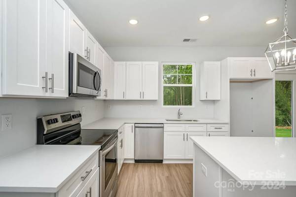 207 Surrey Oak Lane, available home by Red Cedar Homes (photo 9 of 39)