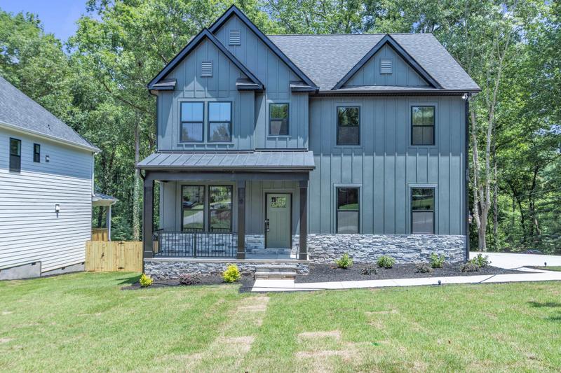 2 Henderson Dr, Travelers Rest, SC 29690