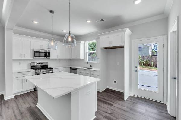 241 Willard St, Greenville, SC 29611 photo 2