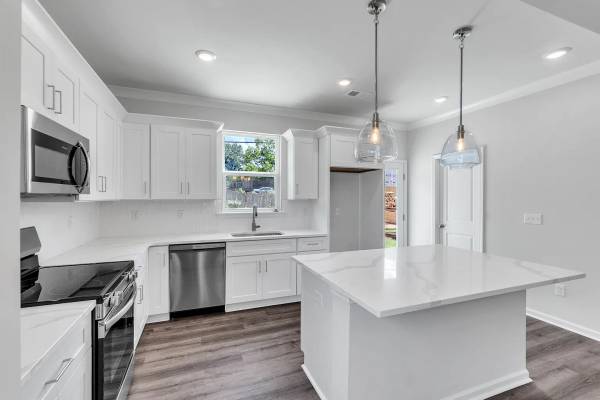241 Willard St, Greenville, SC 29611 photo 3