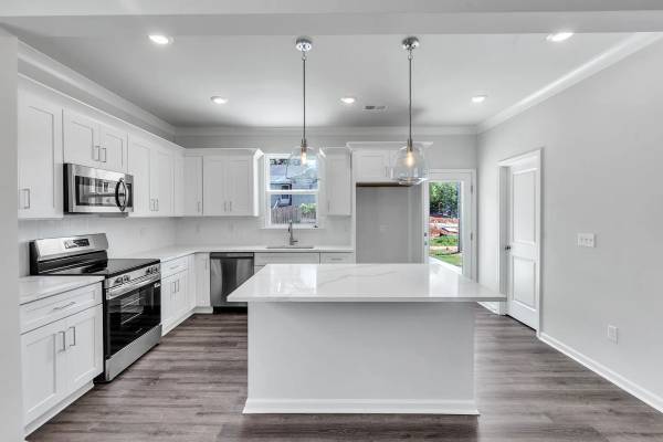 241 Willard St, Greenville, SC 29611 photo 4